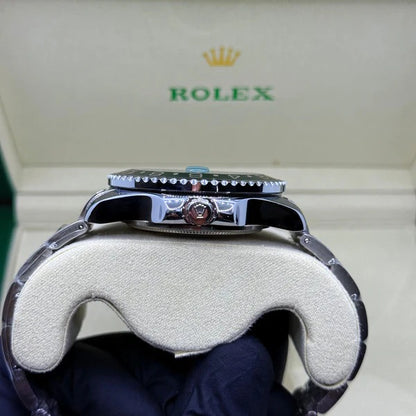 Rolex Submariner green rotating dial with master lock